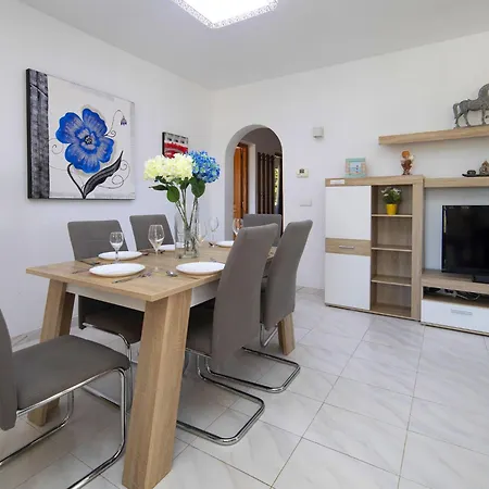 Villa Rosa By Interhome